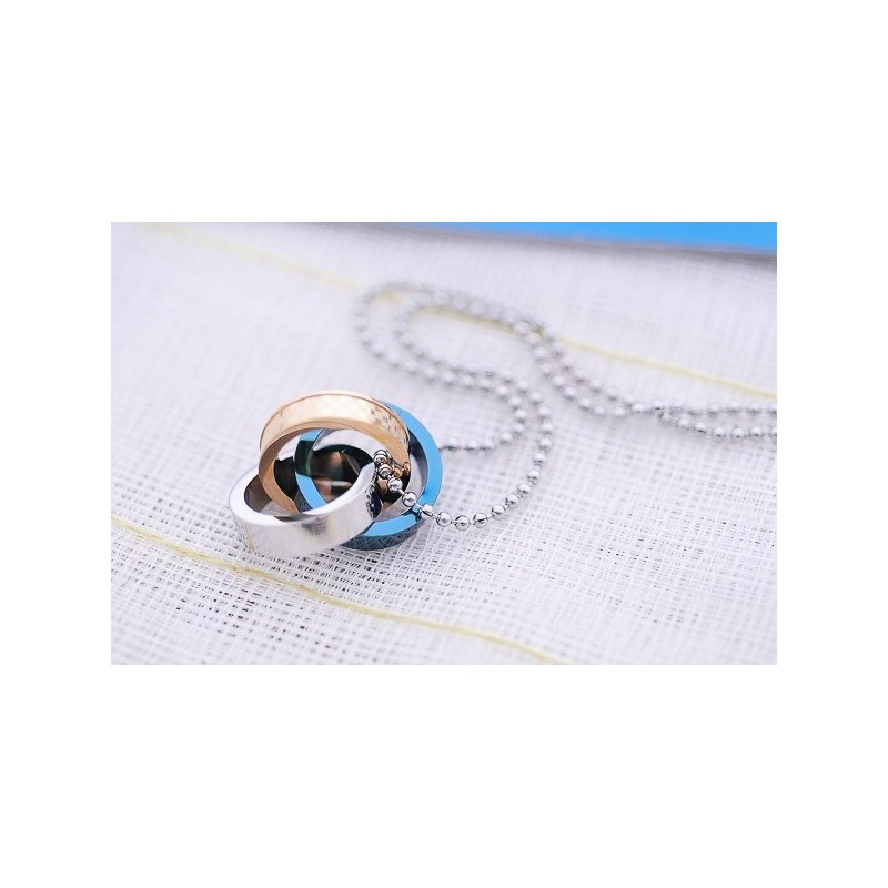 Modecadeaus Voor Je Vriend: Titanium Ketting Met In Elkaar Grijpende Cirkelhanger Modecadeaus Voor Je Vriend: Titanium Ketting Met In Elkaar Grijpende Cirkelhanger
