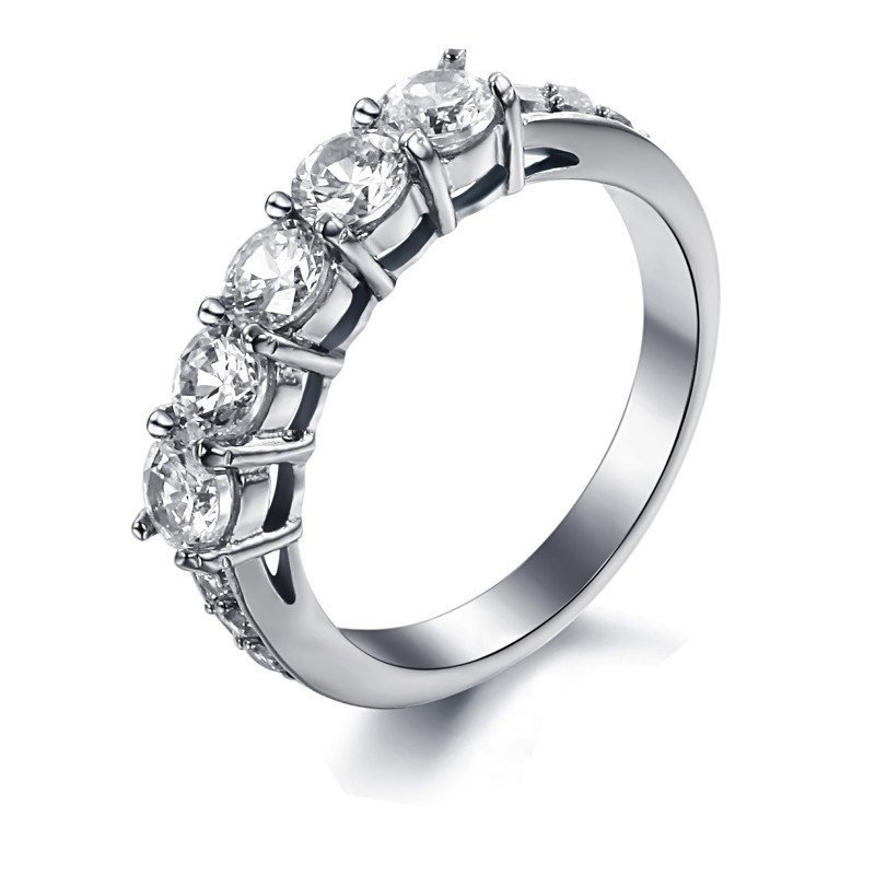 Betrouwbare Vrouwelijke Titanium Ring Met Strass