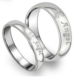Klavervormige Titanium Ring Van Superieure Kwaliteit Voor Geliefden