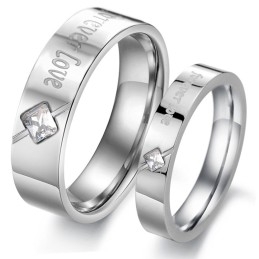 Grote Verscheidenheid Aan Titanium Ringen Voor Geliefden Met Strass