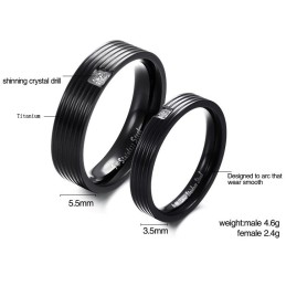 Om Een Lang Verhaal Te Hebben: Een Eenvoudige Titanium Ring Voor Geliefden