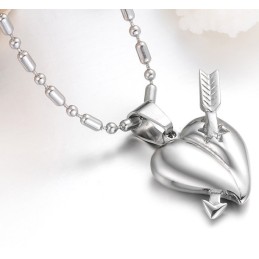 Goed Verkocht Over De Hele Wereld: Een Titanium Ketting Met Een Vrouwelijk Hartje
