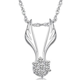 Gebruiksvriendelijke Vrouwelijke Vleugelvormige Platina Titanium Ketting Met Strass
