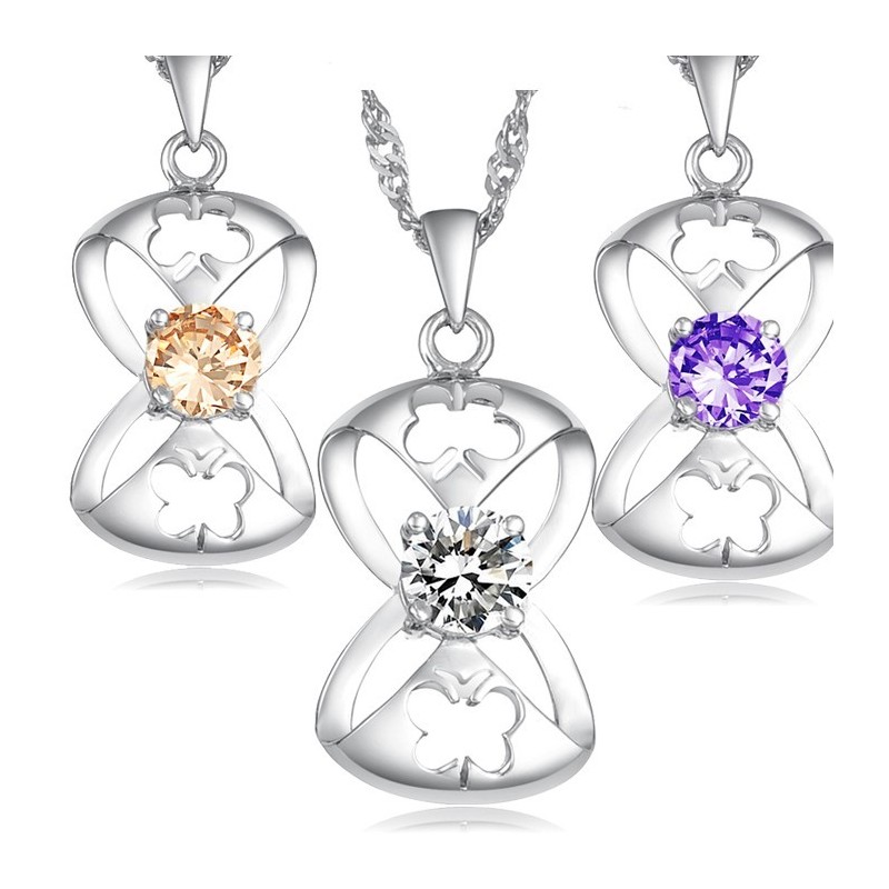 Breed Scala Aan Vrouwelijke Vlindervormige Platina Titanium Ketting Breed Scala Aan Vrouwelijke Vlindervormige Platina Titanium Ketting