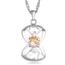 Breed Scala Aan Vrouwelijke Vlindervormige Platina Titanium Ketting