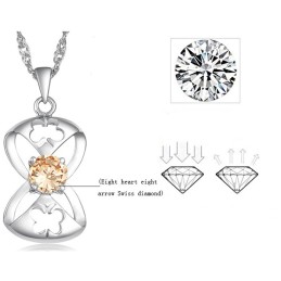 Breed Scala Aan Vrouwelijke Vlindervormige Platina Titanium Ketting