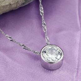 Om Een Lang Verhaal Te Hebben: Een Platina-Geplateerde Titanium Ketting Met Strasssteentjes Voor Dames
