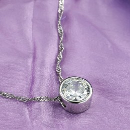 Om Een Lang Verhaal Te Hebben: Een Platina-Geplateerde Titanium Ketting Met Strasssteentjes Voor Dames