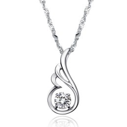 Breed Scala Aan Vrouwelijke Platina Titanium Ketting Met Diamant