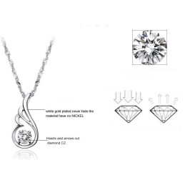 Breed Scala Aan Vrouwelijke Platina Titanium Ketting Met Diamant