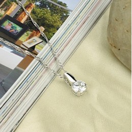 Gebruiksvriendelijke Vrouwelijke Platina Titanium Ketting Met Diamant