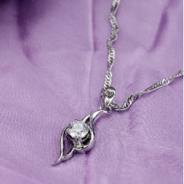 Hoogwaardige Vrouwelijke Veervormige Platina Titanium Ketting