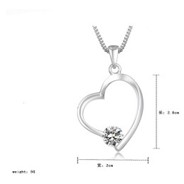 Breed Scala Aan Vrouwelijke Platina Titanium Ketting Met Diamant