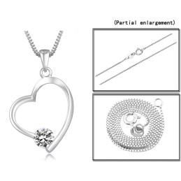 Breed Scala Aan Vrouwelijke Platina Titanium Ketting Met Diamant