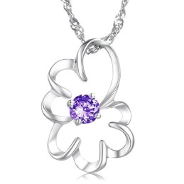 Breed Scala Aan Vrouwelijke Paarse Platina Titanium Ketting Met Diamant