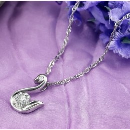 Gebruiksvriendelijke Vrouwelijke Platina Titanium Ketting Met Strass