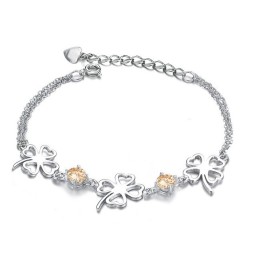 Hoogwaardige Dames Klavervorm Platina Titanium Armband Met Diamant