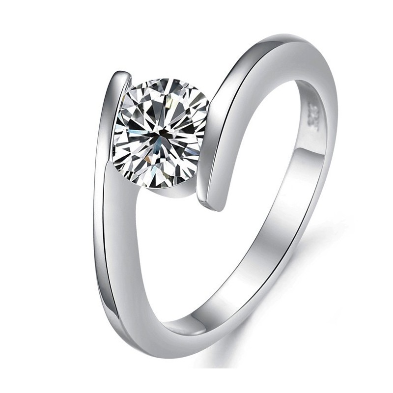 Betrouwbare, Vrouwelijke Platina Titanium Ring Met Strass Betrouwbare, Vrouwelijke Platina Titanium Ring Met Strass