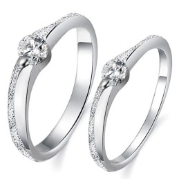 Kwaliteit En Kwantiteit Gegarandeerde Platina Plating Titanium Ring Voor Geliefden Met Strass