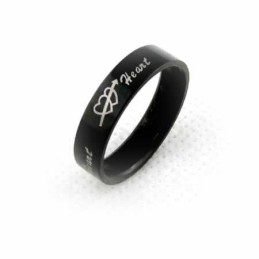 Een Pijlvormige Piercing Door Twee Harten, 6 Mm Zwarte Titanium Ring Voor Heren