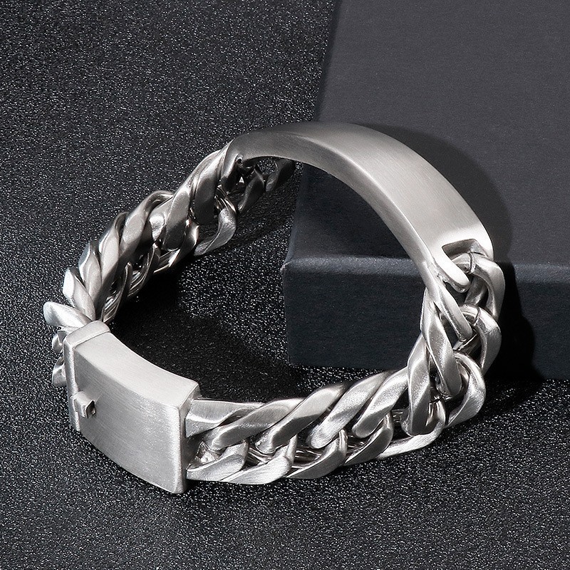 Chique Gothic Rock-Stijl Zandkleurige Gebogen Merk Heren Titanium Armband Chique Gothic Rock-Stijl Zandkleurige Gebogen Merk Heren Titanium Armband