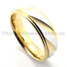Gloden Titanium Ring Met Diamant