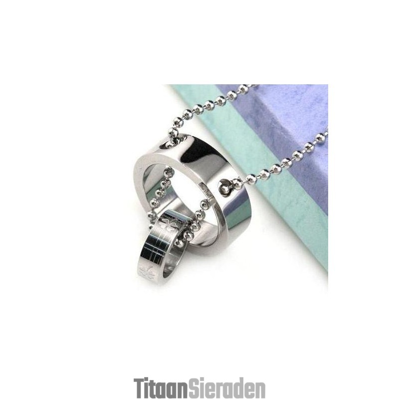 Hangerketting Van Zuiver Titanium Met Klaver En Dubbele Cirkel Hangerketting Van Zuiver Titanium Met Klaver En Dubbele Cirkel