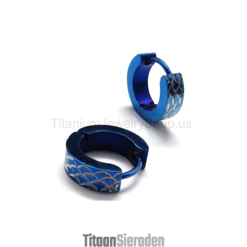 Blauwe Gegraveerde Titanium Lus Oorbellen Blauwe Gegraveerde Titanium Lus Oorbellen