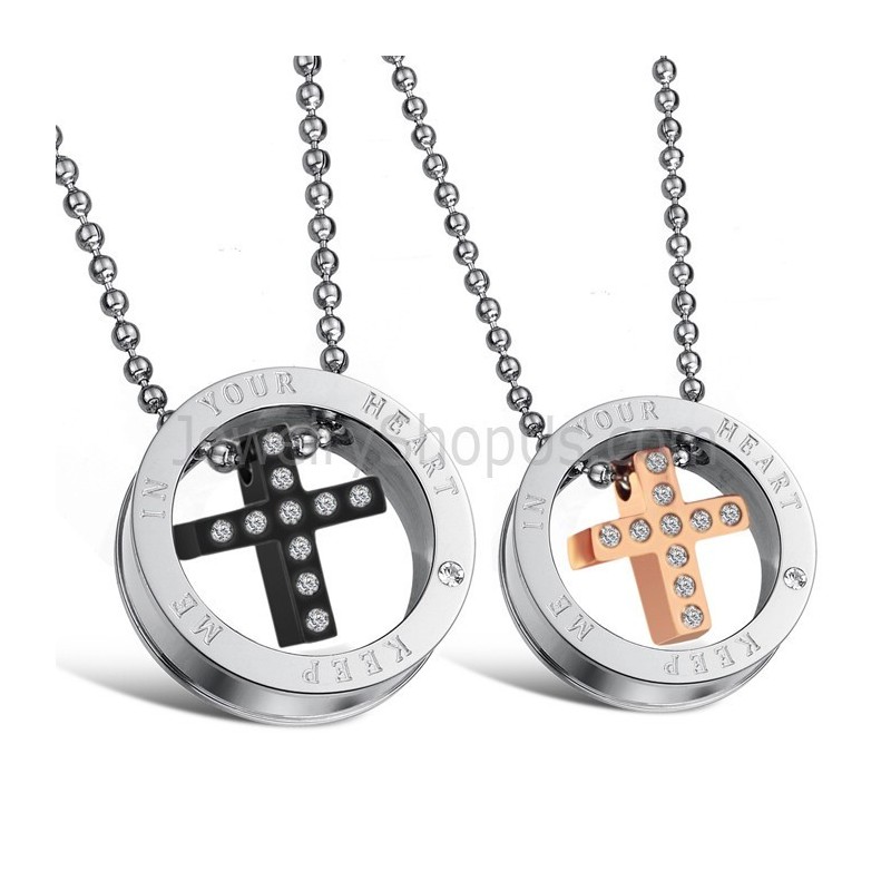 Titanium Roségoud En Zwarte Kruishangers Met Strass Steentjes En Gratis Kettingen C681 Titanium Roségoud En Zwarte Kruishangers Met Strass Steentjes En Gratis Kettingen C681