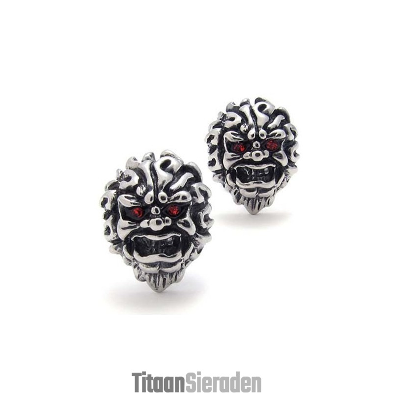Rode Diamanten Leeuw Titanium Oorbellen