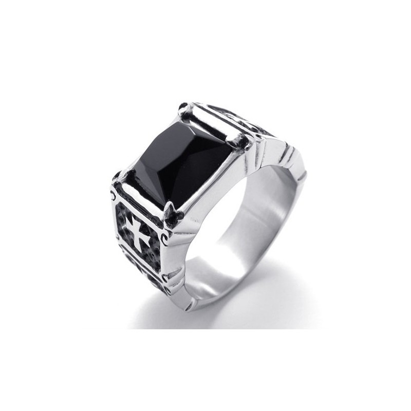 Titanium Ring Met Kruis En Zwarte Edelsteen Titanium Ring Met Kruis En Zwarte Edelsteen